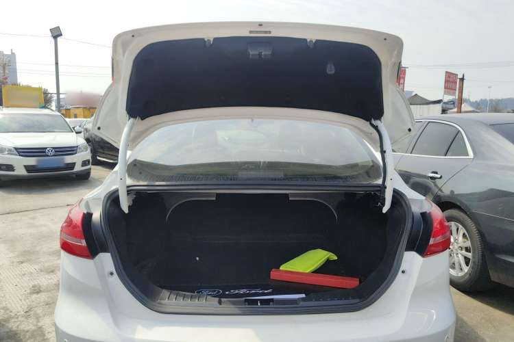 Used Ford Focus 2017 Sedan 1.6L Automatic Fashion Edition Smart Drive Version
