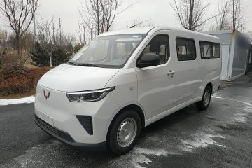 Used Wuling Yangguang 2024 300KM Comfort Version Passenger Van 75kW