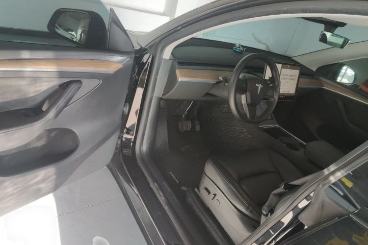 Used Tesla Model Y 2022 Long-Range All-Wheel-Drive Version