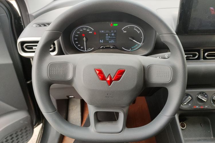 Used Wuling Hongguang New Energy 2024 All-Electric Model 300KM Standard Version
