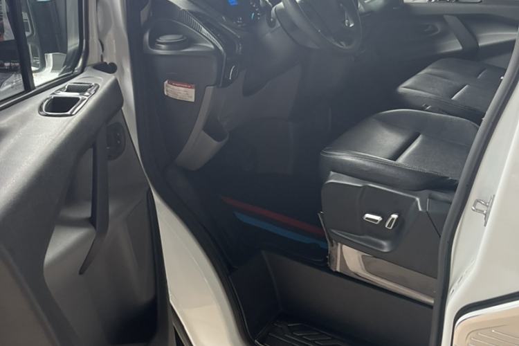 Used Ford Transit 2019 2.0T Gasoline Automatic Multi-Function Commercial Vehicle Short Wheelbase Low Roof 6-Seater China VI Standard
