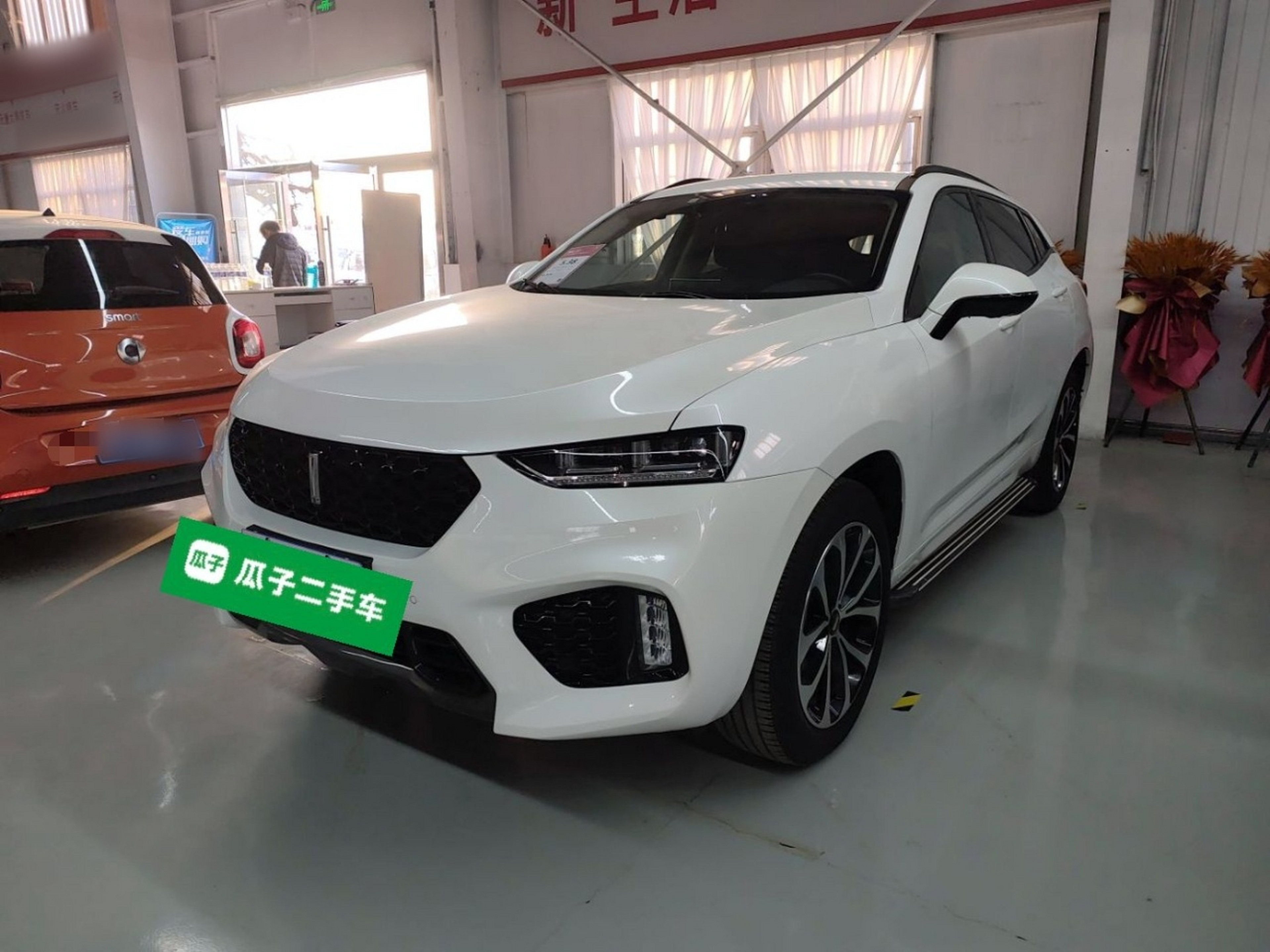 Под передней частью автомобиля