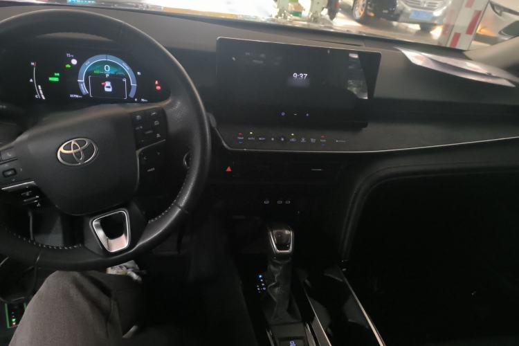 Used Toyota Camry 2024 Dual-Motor 2.0 HGVP Luxury Edition
