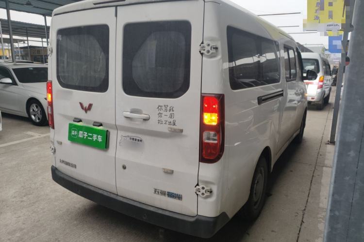 Used Wuling Yangguang 2024 300KM Comfort Version Passenger Van 75kW
