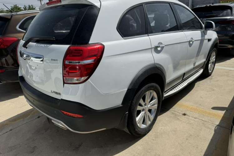 Used Chevrolet Captiva 2015 2.4L 4x4 Flagship Edition 7-Seater
