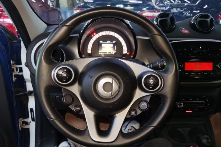 Used  forfour 2016 1.0L 52 kW Passion Edition
