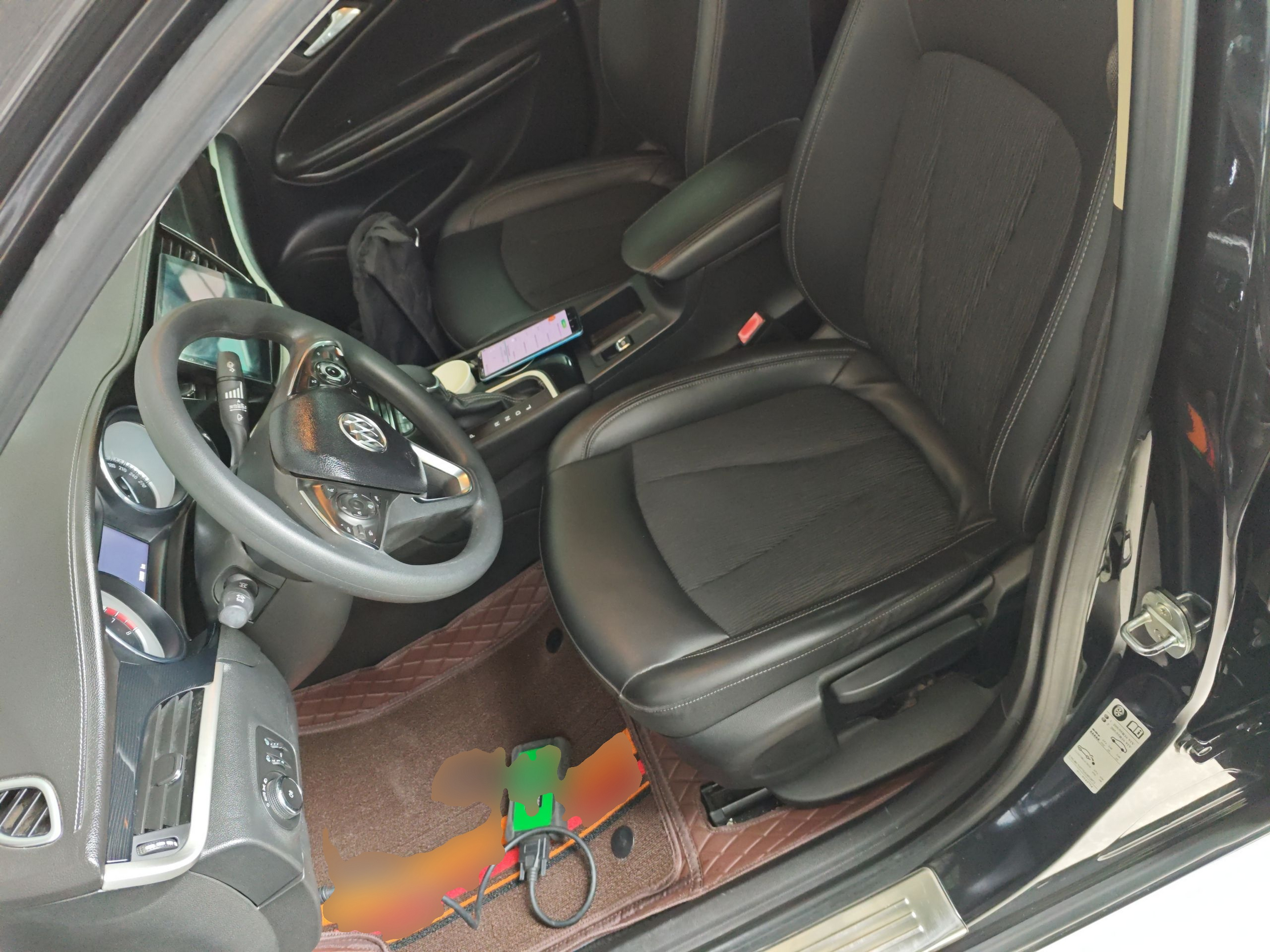 Переднее сиденье в автомобиле