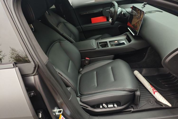 Used  12 2023 700 Three-Laser Rear-Wheel Drive Luxury Edition
