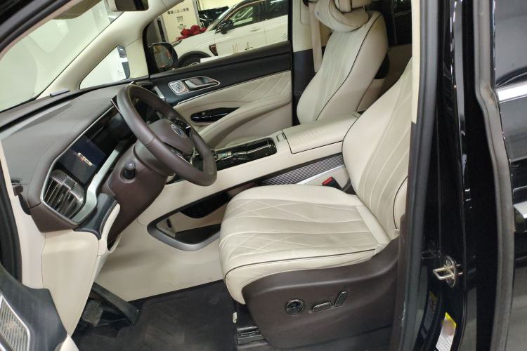 Used Denza D9 2024 DM-i 980 Four-Wheel Drive Flagship Model
