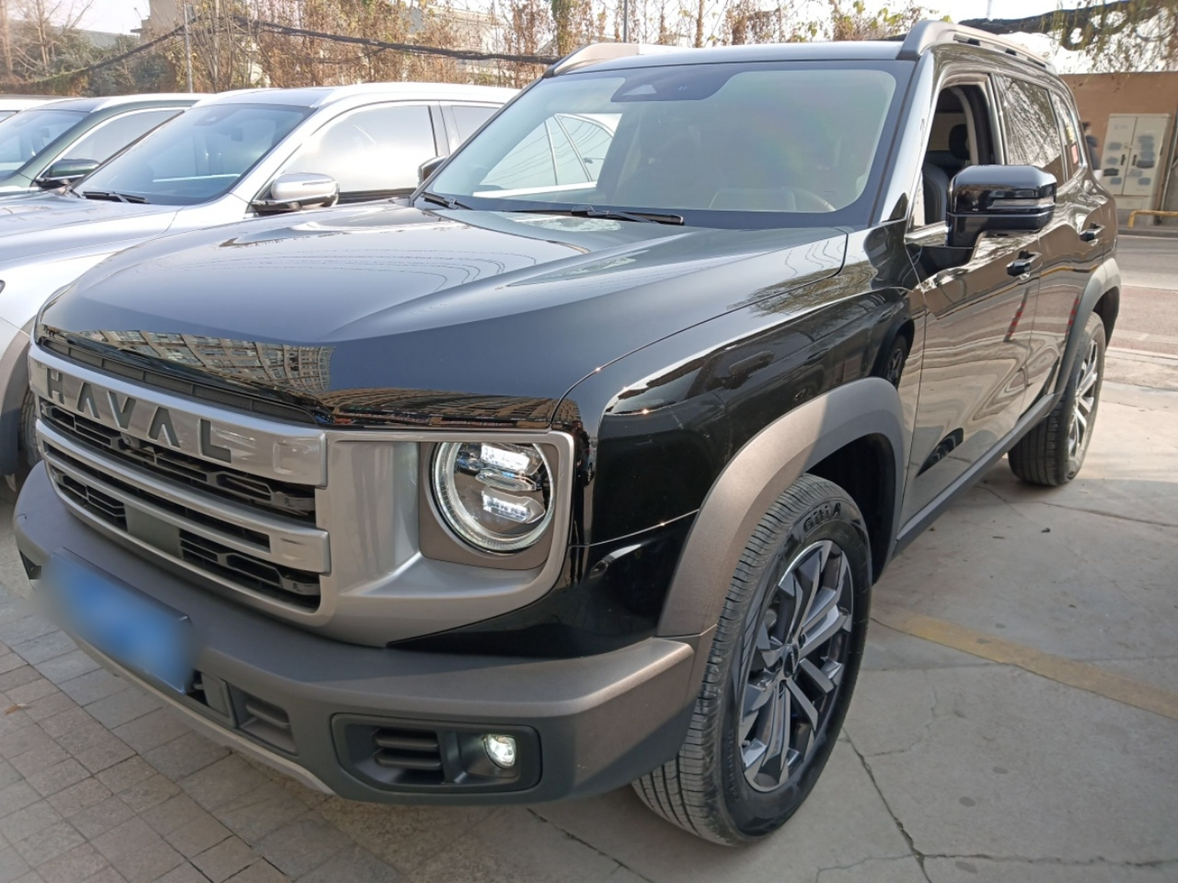 Под передней частью автомобиля