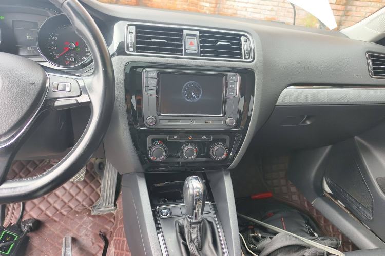 Used Volkswagen Sagitar 2017 230TSI Automatic Comfort Version
