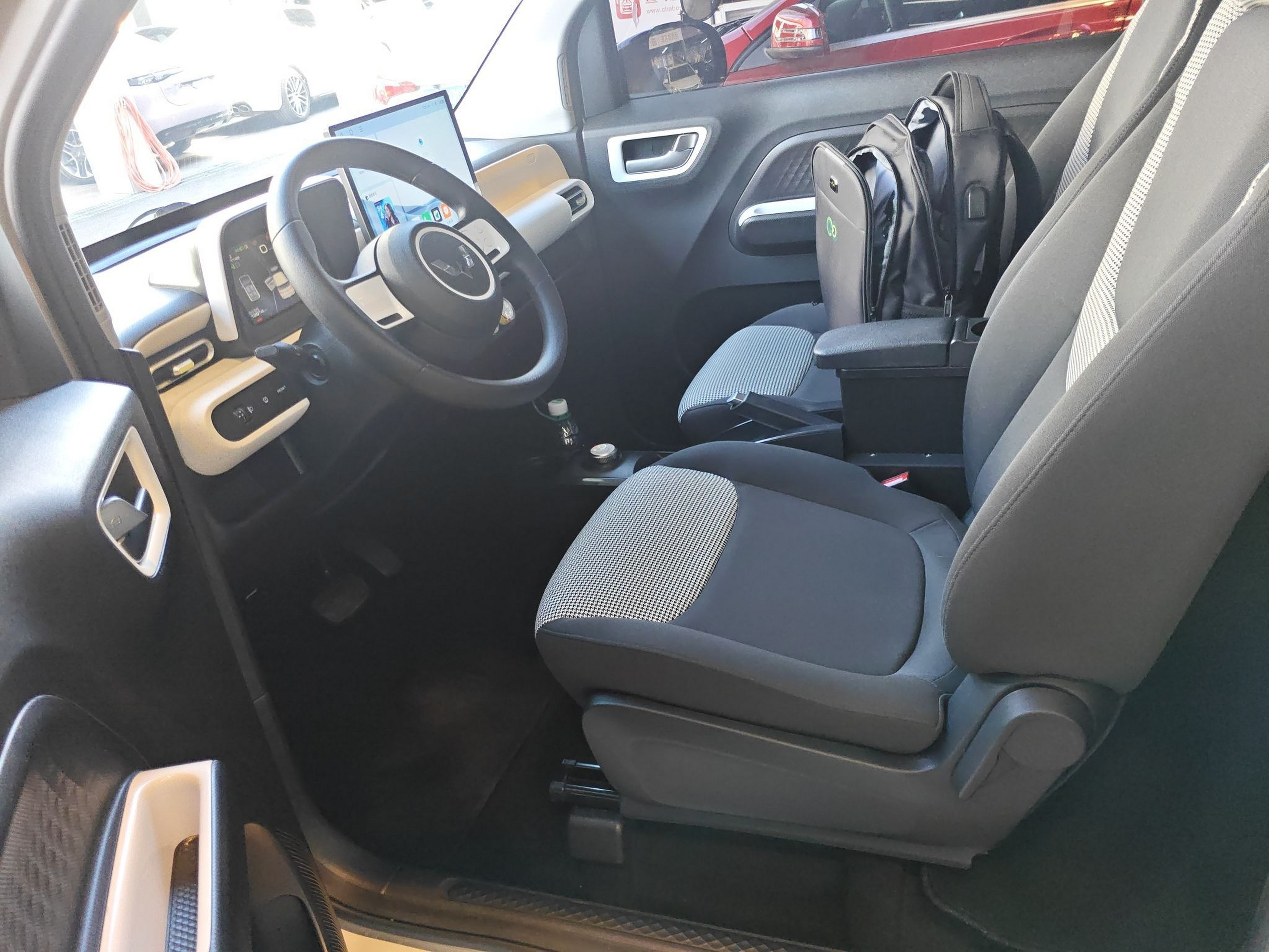 Переднее сиденье в автомобиле