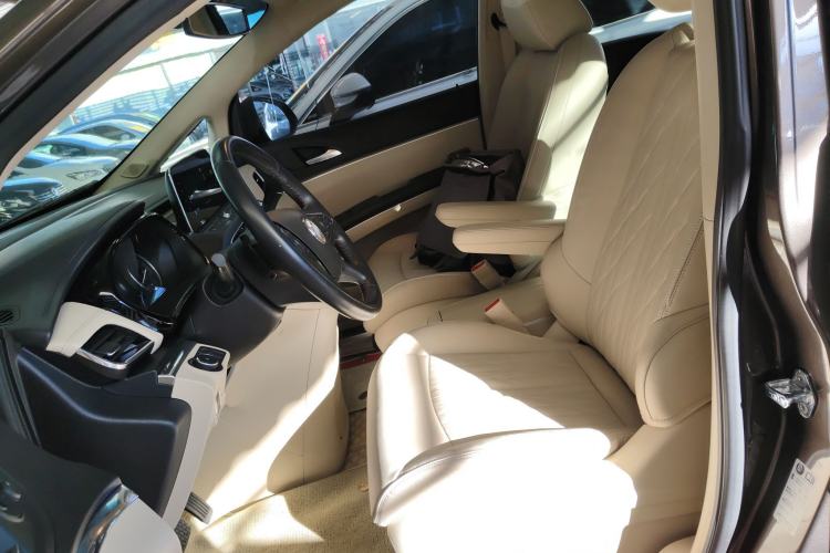 Used Buick GL8 2023 Facelifted Land Cruiser Executive Luxury Version
