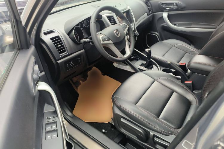 Used Changan CS35 2016 1.6L Manual Luxury Model China V Standard
