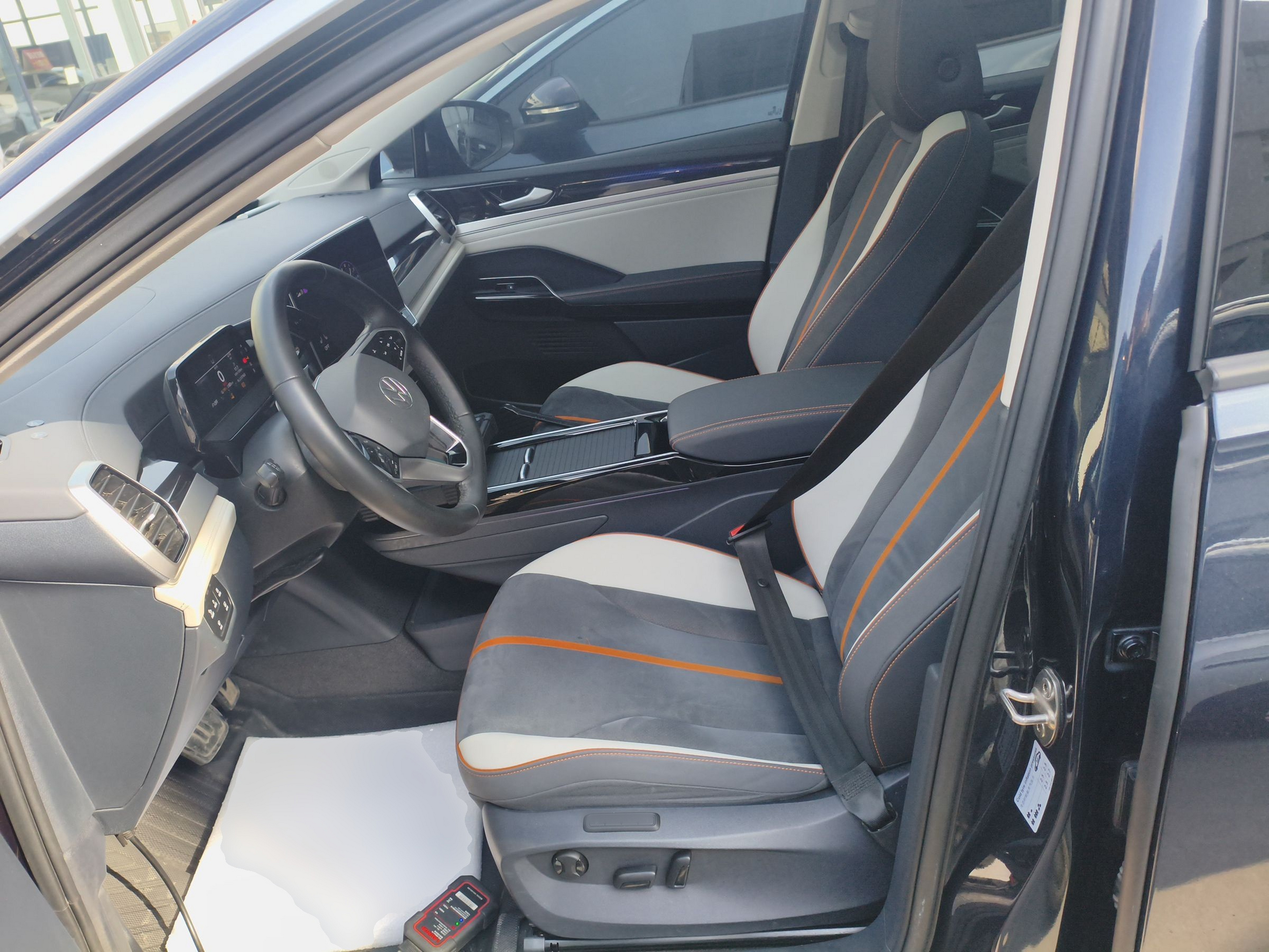 Переднее сиденье в автомобиле