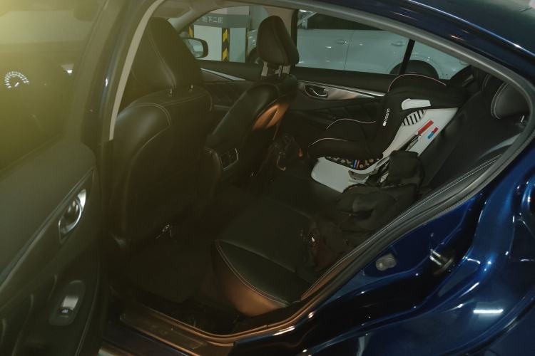 Used Infiniti Q50L 2018 2.0T Enjoyment Version China VI Standard
