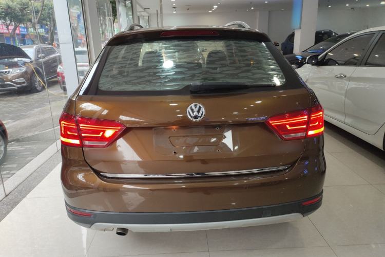 Used Volkswagen Cross Lavida 2014 1.6L Automatic