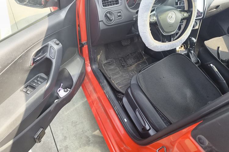 Used Volkswagen Polo 2016 1.6L Automatic Comfort Model
