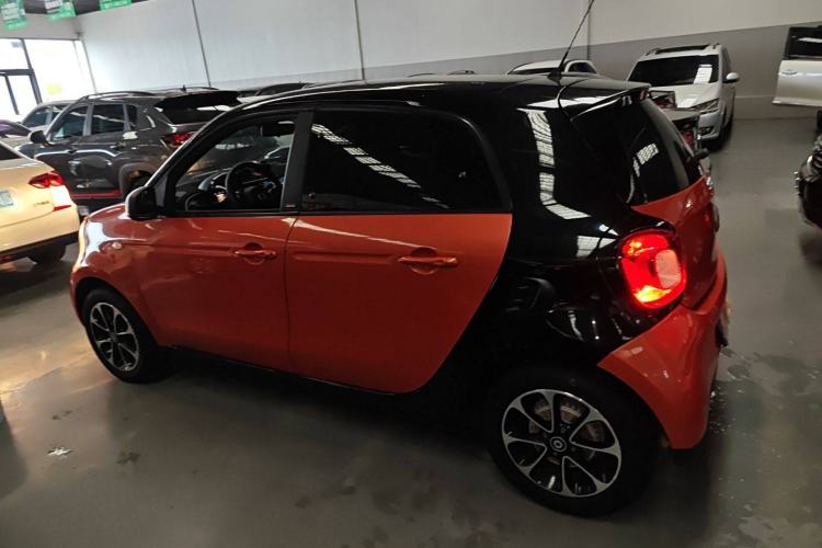 Used  forfour 2016 1.0L 52 kW Passion Edition
