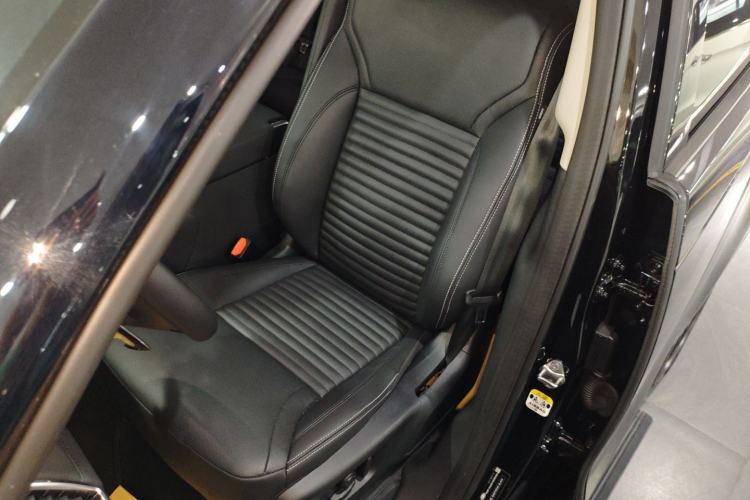 Used Land Rover Discovery 2024 360 PS S