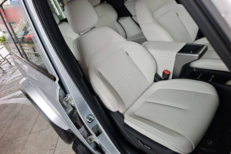 Used  V23 2025 401 Two-Wheel Drive Intelligent Driving Version
