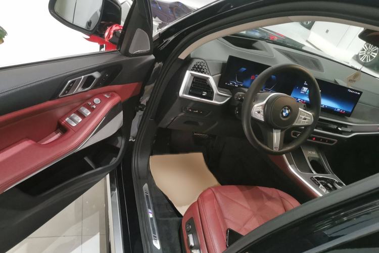 Used BMW X5 2023 xDrive 30Li Luxury M Sport Package
