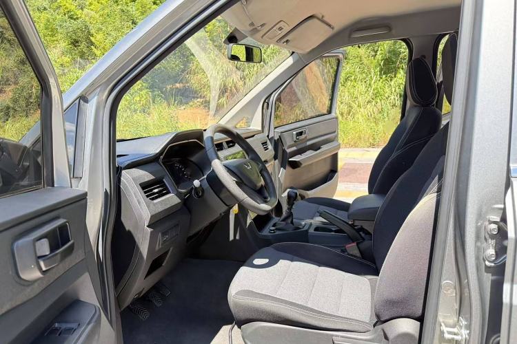 Used Wuling Hongguang PLUS 2019 1.5T Manual Standard Version 7 Seats
