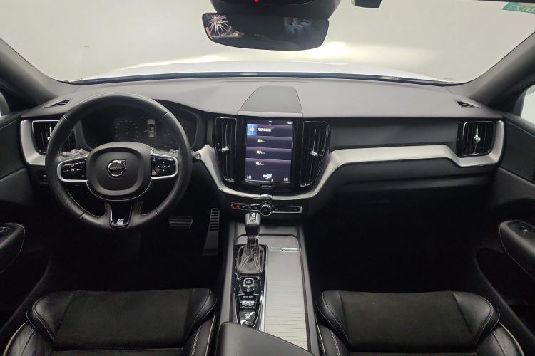 Used Volvo XC60 2018 T5 4x4 Smart & Sporty Edition
