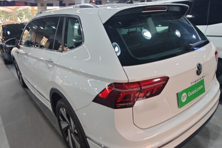 Used Volkswagen Tiguan L 2023 Facelifted 380TSI Automatic All-Wheel Drive R-Line Plus Version 7-Seater
