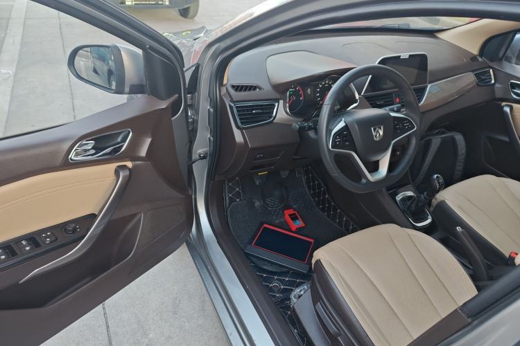 Used Baojun 310W 2017 1.5L Manual Fashion Model China V
