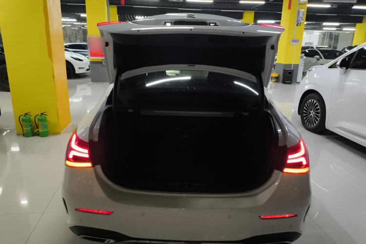 Used Mercedes-Benz A-Class 2022 Revised Version A 200 L Sport Sedan Fashionable Style