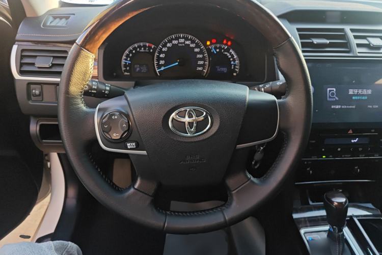 Used Toyota Camry 2016 2.0G 10th Anniversary Leading Edition
