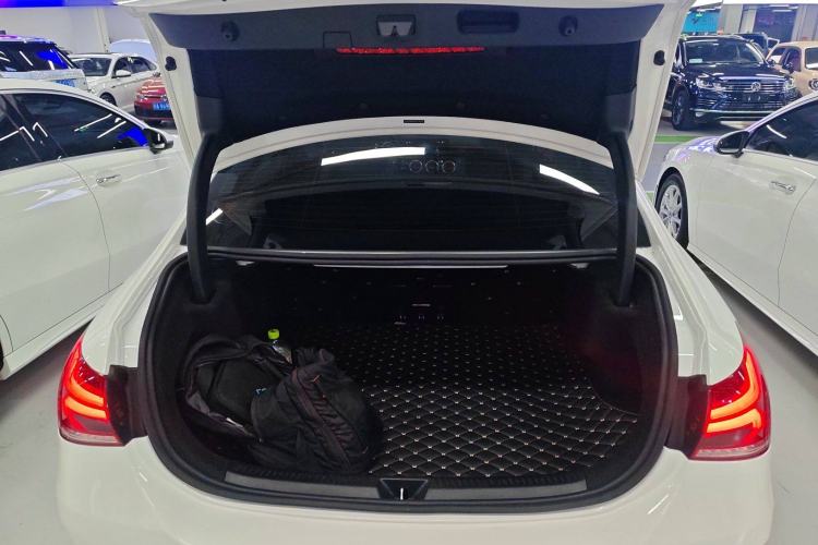 Used Mercedes-Benz A-Class 2022 Second Facelift A 200 L Sport Sedan Fashion Version
