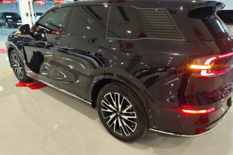 Used  Q07 2025 215 Flagship PLUS
