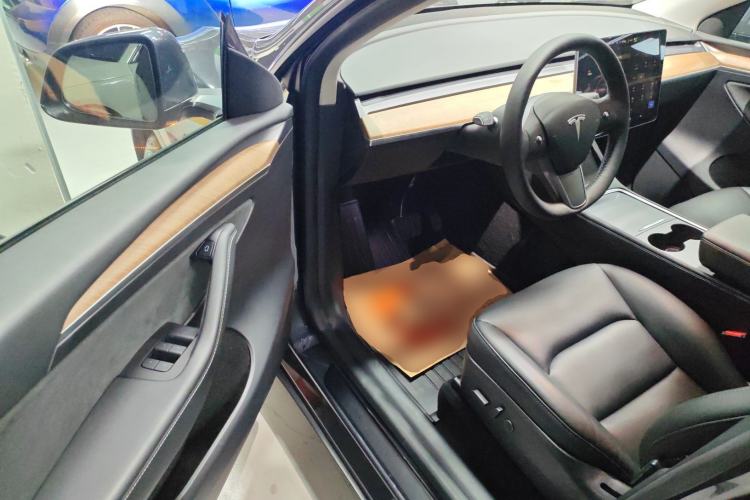 Used Tesla Model Y 2021 Long-Range All-Wheel-Drive Version
