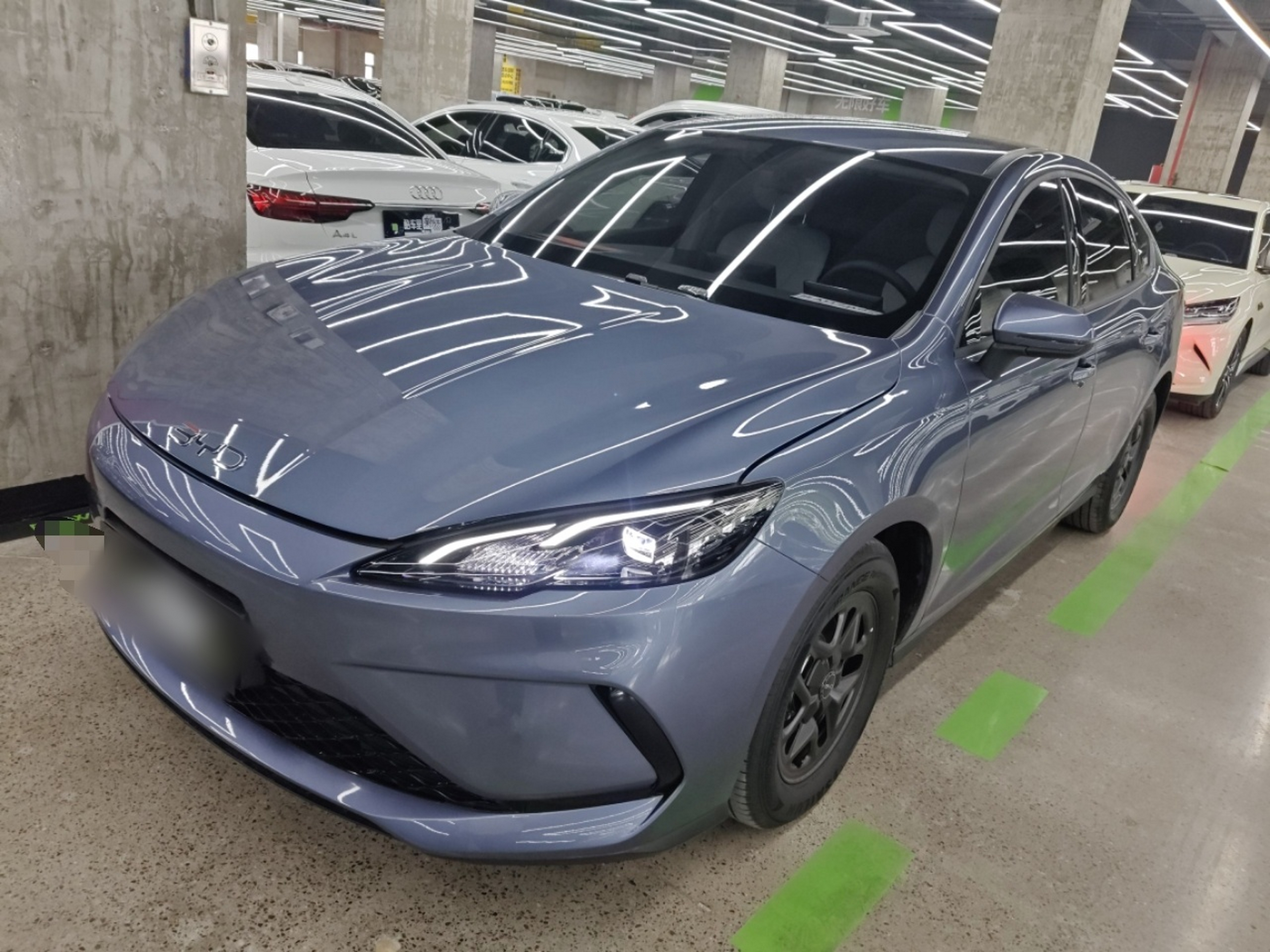 Под передней частью автомобиля