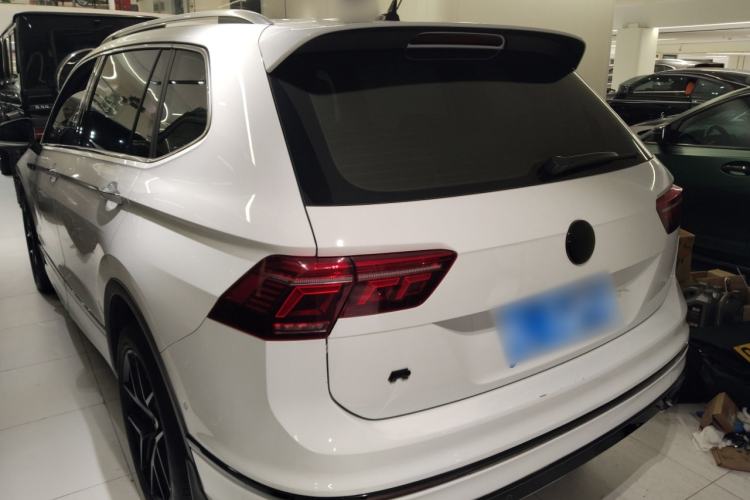 Used Volkswagen Tiguan L 2023 Restyled 330TSI Automatic Two-Wheel Drive R-Line Enhanced Comfort Version
