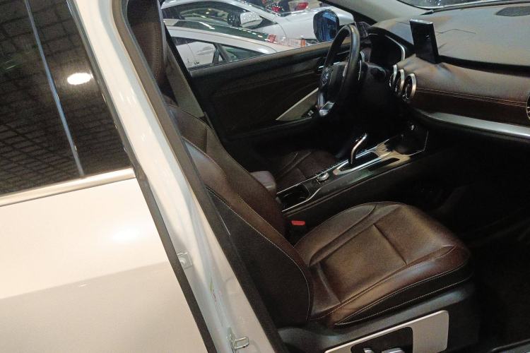 Used Wey VV6 2018 2.0T Two-Wheel Drive Flagship Version China V Standard
