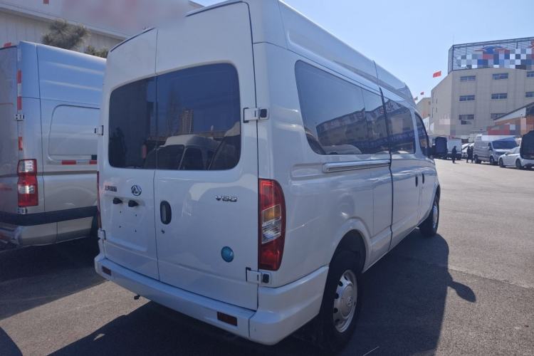 Used SAIC MAXUS Xintu V80 2023 2.0T Manual Classic Aoyuntong Long Wheelbase Mid-Height 6/7/8/9-Seater
