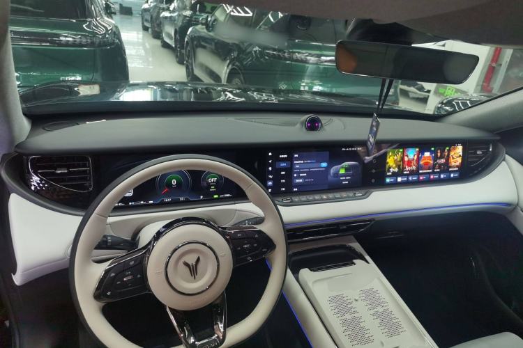 Used VOYAH FREE 2025 318 259 km All-Wheel-Drive Exploration Edition
