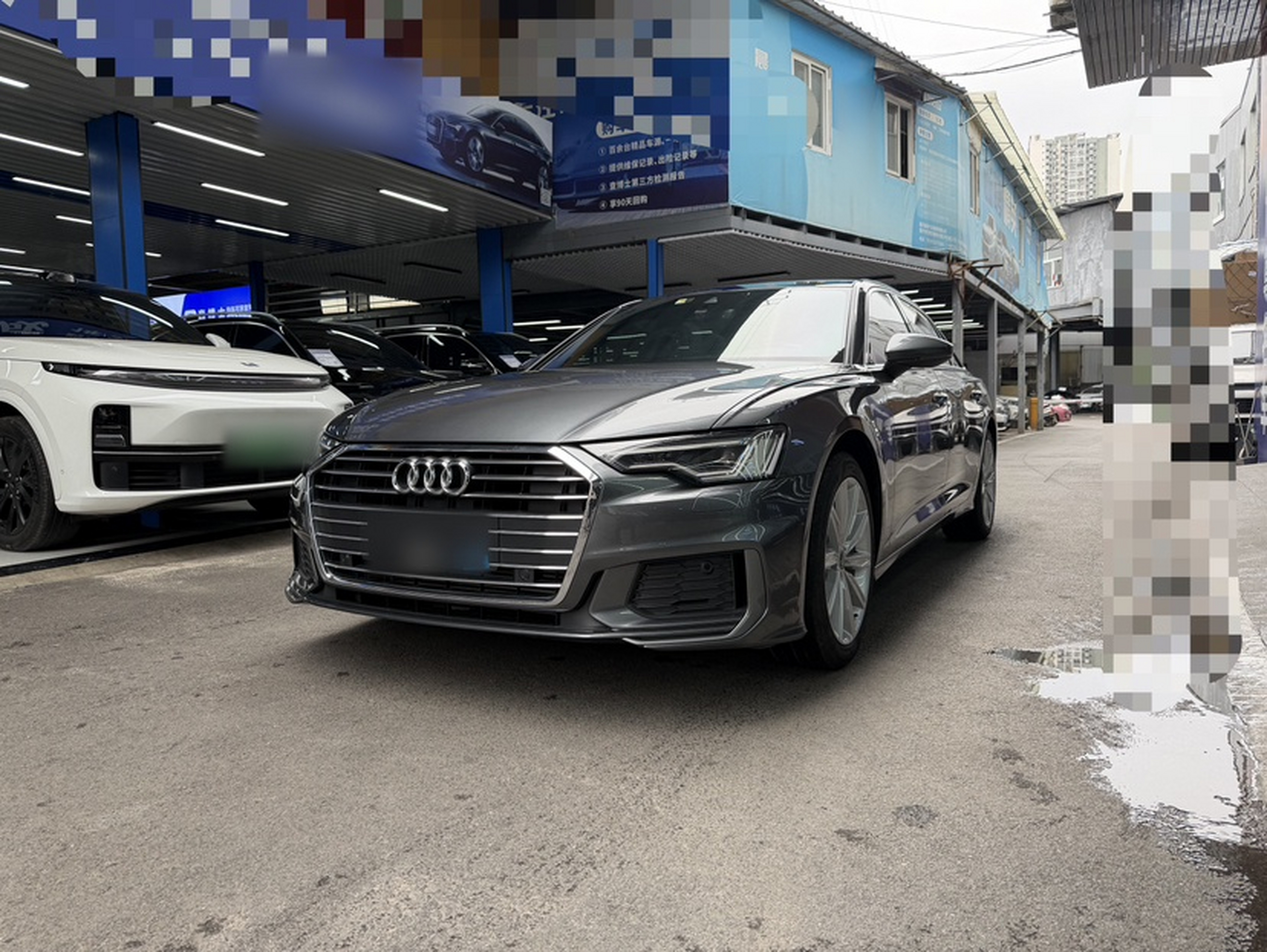 تحت مقدمة السيارة