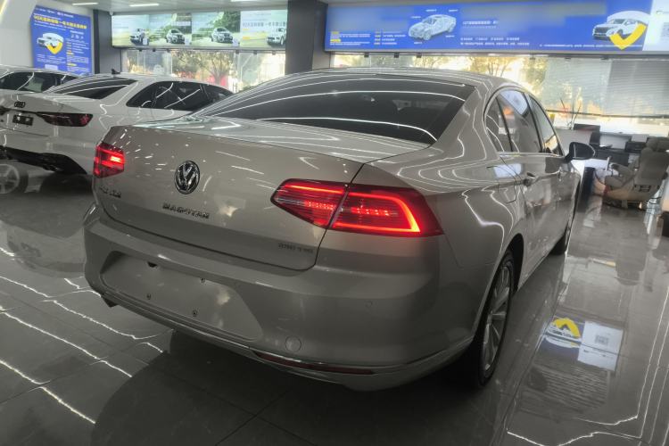 Used Volkswagen Magotan 2018 330TSI DSG Advanced Model
