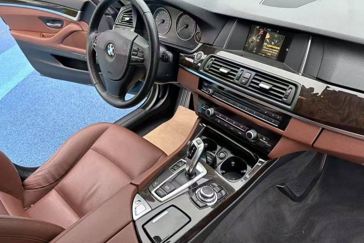 Used BMW 5 Series 2014 525Li Leading Model
