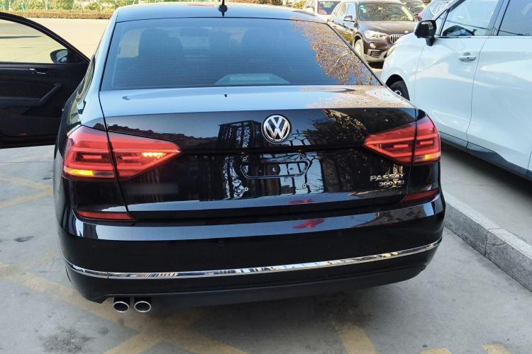 Used Volkswagen Passat 2017 330TSI DSG Luxury Edition
