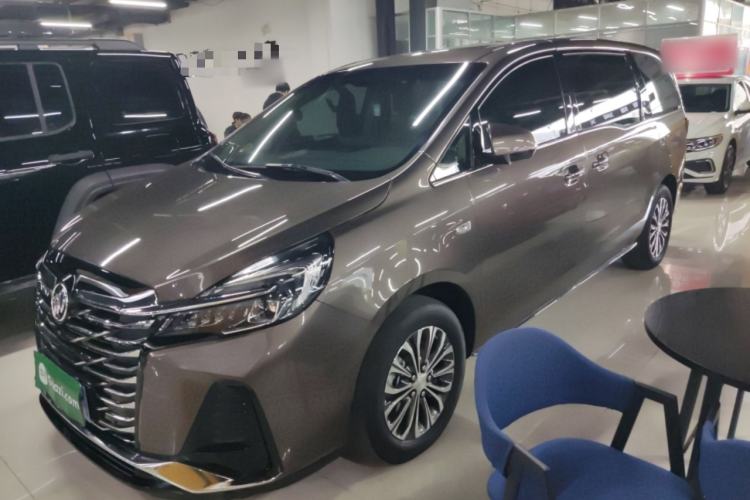 Used Buick GL8 2023 Facelifted Land Cruiser Executive Luxury Version