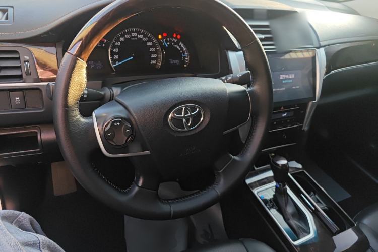 Used Toyota Camry 2016 2.0G 10th Anniversary Leading Edition
