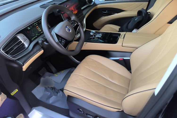 Used Denza D9 2024 DM-i 980 Four-Wheel Drive Prestige Model
