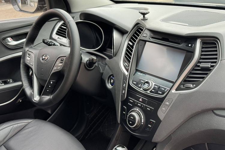 Used Hyundai Santa Fe 2015 2.0T Automatic Two-Wheel Drive Smart Version 5 Seats
