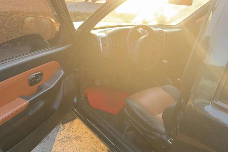 Used JMC Baodian 2016 2.8T New Value-Added Diesel Two-Wheel Drive Standard Cargo Luxury Version JX493ZLQ4G
