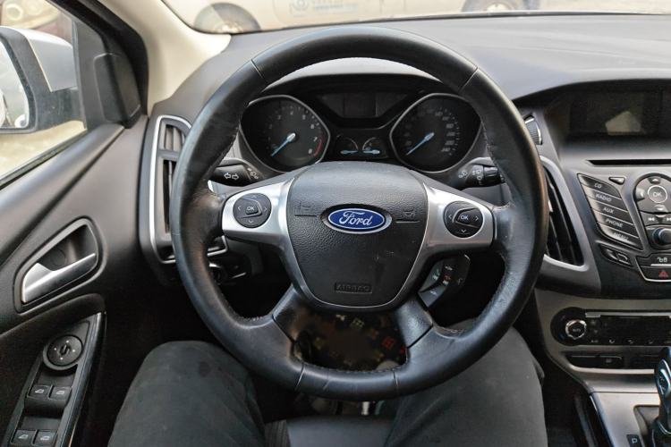 Used Ford Focus 2012 Sedan 1.6L Automatic Fashion Edition